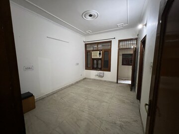 Room in 2 BHK Apartment at Shama Apartments, Sector 10 Dwarka – for Rent