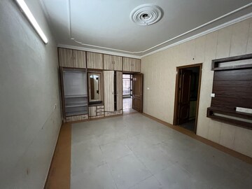 Room in 2 BHK Apartment at Shama Apartments, Sector 10 Dwarka – for Rent