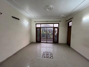 Room in 2 BHK Apartment at Shama Apartments, Sector 10 Dwarka – for Rent