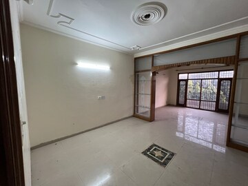 Room in 2 BHK Apartment at Shama Apartments, Sector 10 Dwarka – for Rent