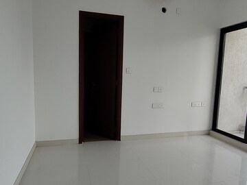 Room in 2 BHK Apartment at Sunteck City Avenue 1, Goregaon West – for Rent