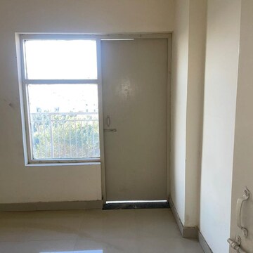 Room in 2 BHK Apartment at OP Floridaa, Sector 82 – for Rent