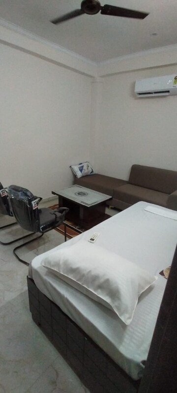 Team Area in 1 RK Builder Floor at Greenwood City, Sector 40 – for Rent