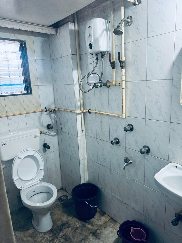 Bathroom, andheri east 1 Bedroom 450 Sq.Ft. Apartment In Andheri East Mumbai 9060140