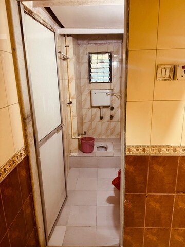 Bathroom in 1 BHK Apartment at Andheri East – for Rent