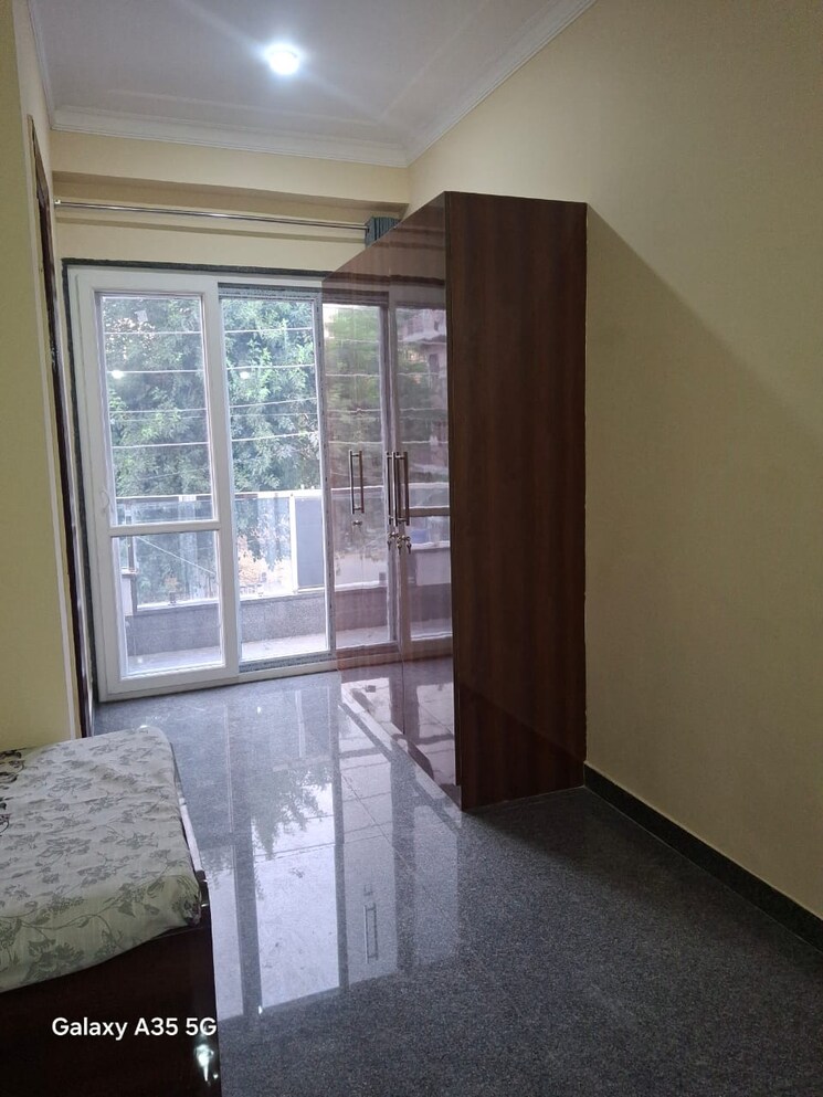 Room, sector 38 Pg For Boys & Girls In Sector 38 9060125