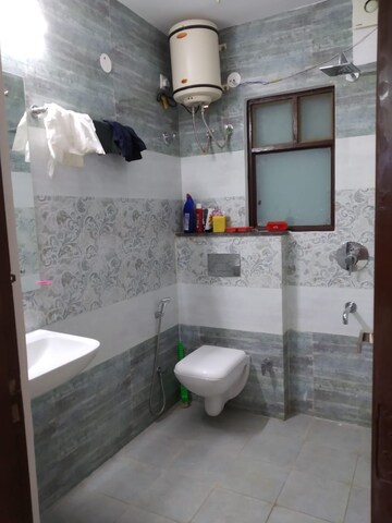 Bathroom in 2 BHK Builder Floor at Uday Arden 45, Sector 45 – for Rent