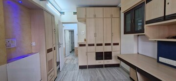 Room in 2 BHK Apartment at Andheri CHS, Andheri West – for Rent