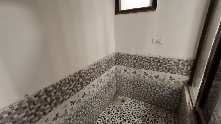 Attached Bathroom, ambala highway 3 Bedroom 1350 Sq.Ft. Builder Floor In Ambala Highway Zirakpur 9060203