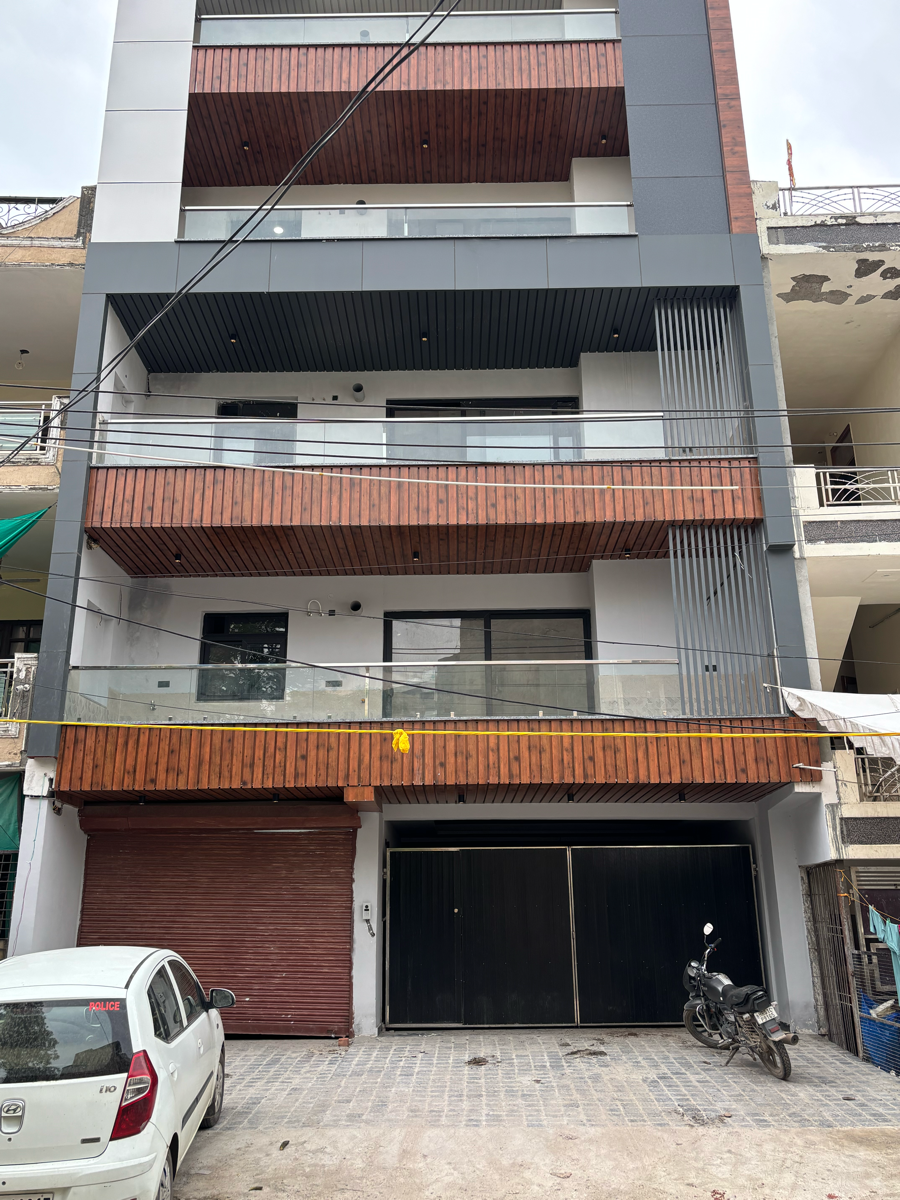 4 BHK + Pooja Room Builder Floor For Sale in Sector 11