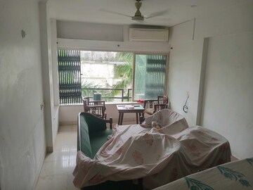 Team Area in 2 BHK Apartment at Lokhandwala Complex, Andheri West – for Rent
