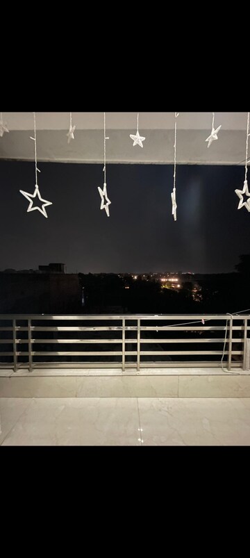 Furnished Amenities in 2 BHK Builder Floor at Saket – for Rent