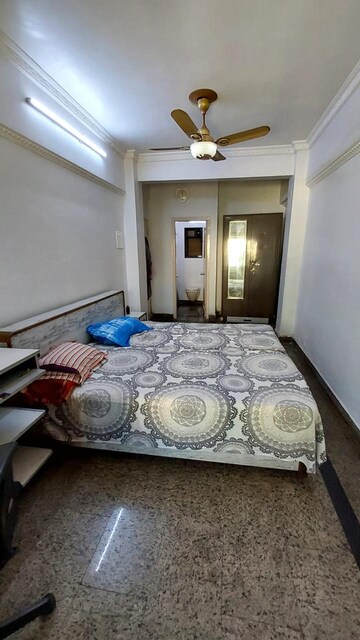 Bedroom in 2 BHK Apartment at Andheri West – for Rent