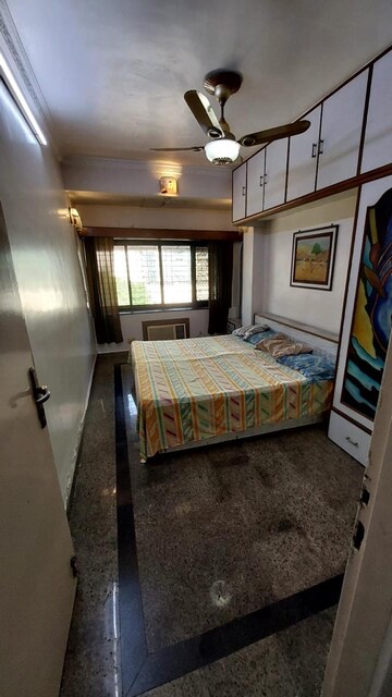 Bedroom in 2 BHK Apartment at Andheri West – for Rent