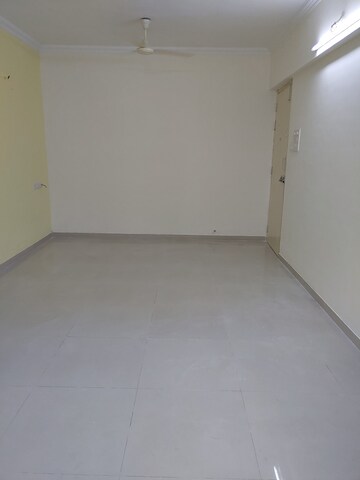Room in 2 BHK Apartment at Ambiience Antilia, Bavdhan – for Rent