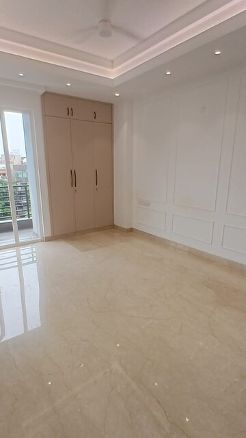 Room in 3 BHK Builder Floor at Greater Kailash I – for Rent