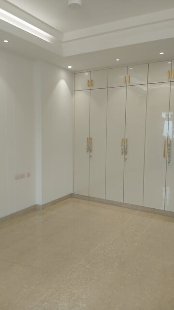 Room in 3 BHK Builder Floor at Greater Kailash I – for Rent