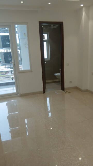 Room in 3 BHK Builder Floor at Greater Kailash I – for Rent