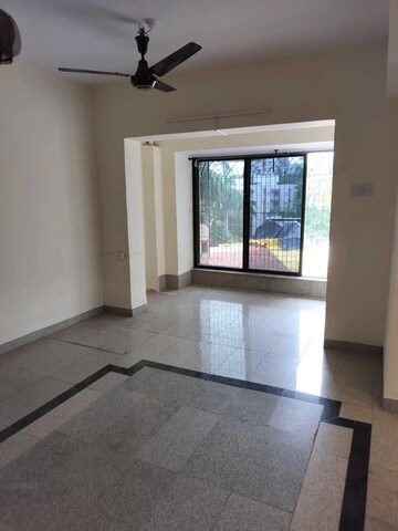 Room in 2 BHK Apartment at Lokhandwala Complex, Andheri West – for Rent