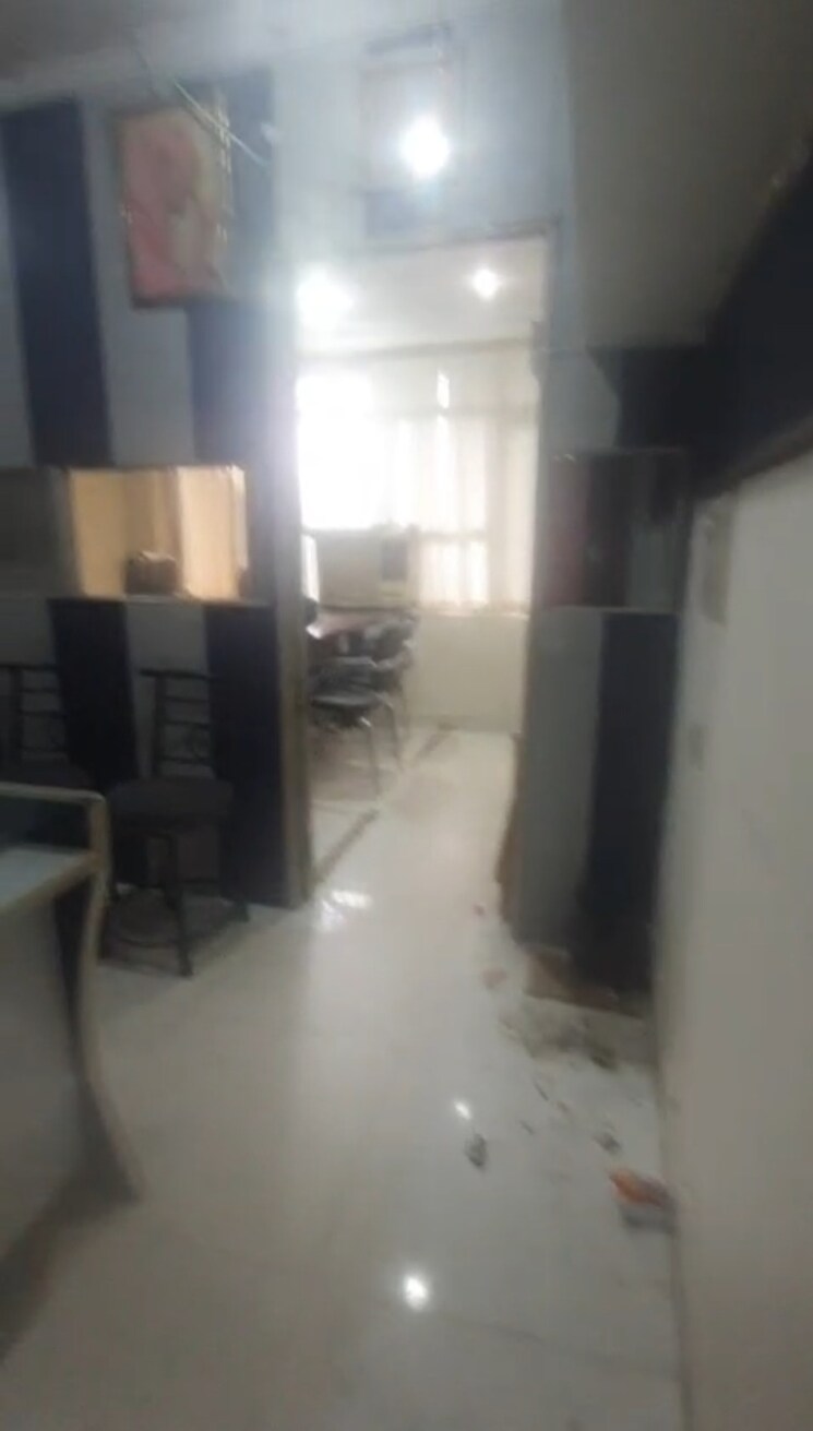 Hall, karol bagh Commercial Office Space 250 Sq.Ft. In Karol Bagh Delhi 9060319