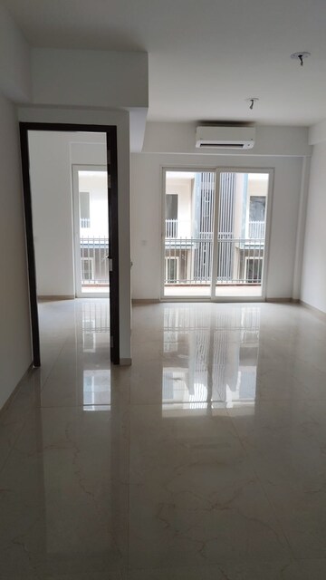 Room in 3 BHK Apartment at Smart World Orchard, Sector 61 – for Rent