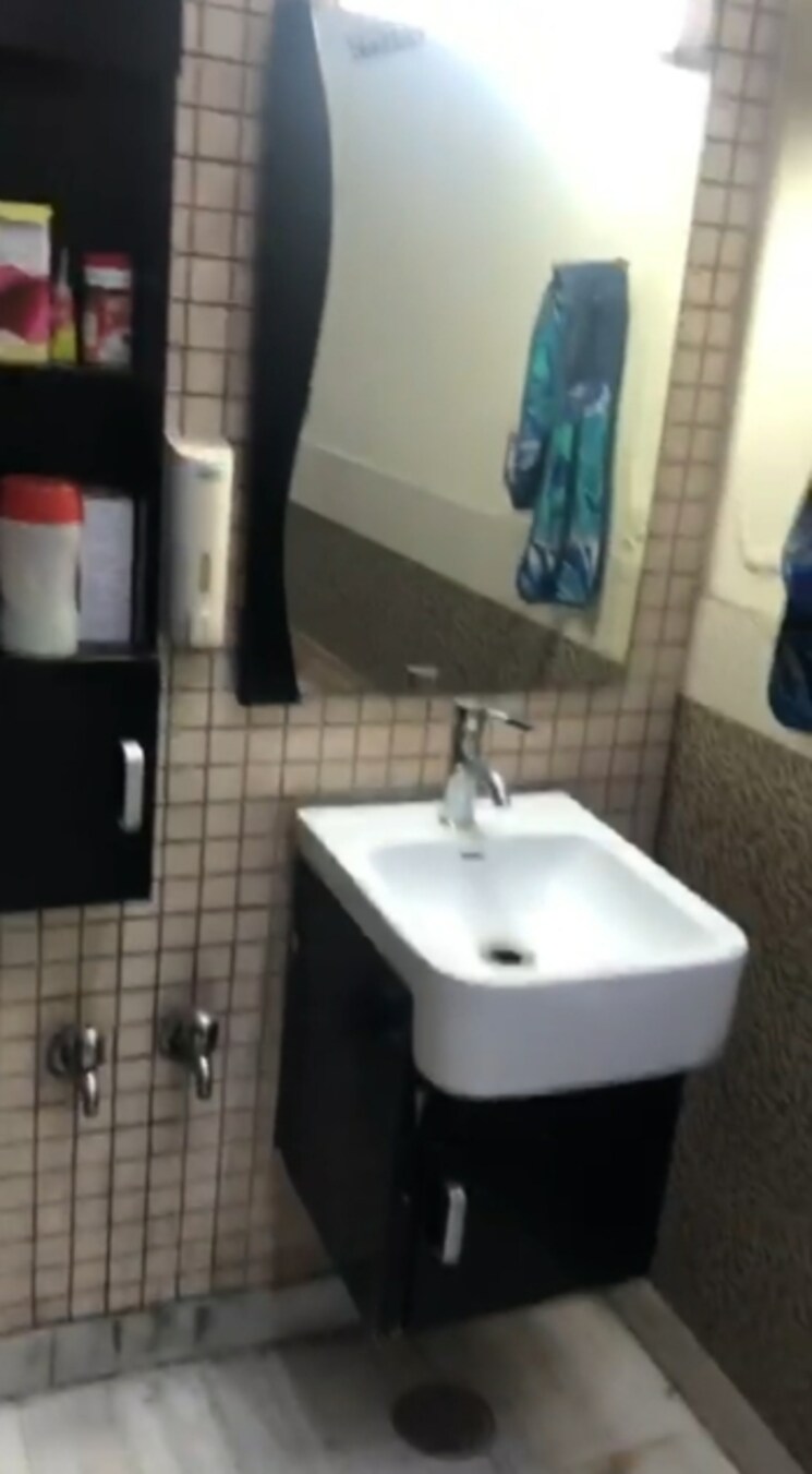 Washroom, old rajinder nagar 2 Bedroom 1080 Sq.Ft. Builder Floor In Old Rajinder Nagar Delhi 9060346