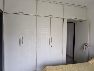 Room in 2 BHK Apartment at Bhoomi Classic, Malad West – for Rent
