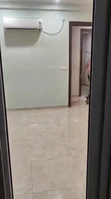 Room in 3 BHK Apartment at Omaxe Royal Residency Faridabad, Sector 79 – for Rent