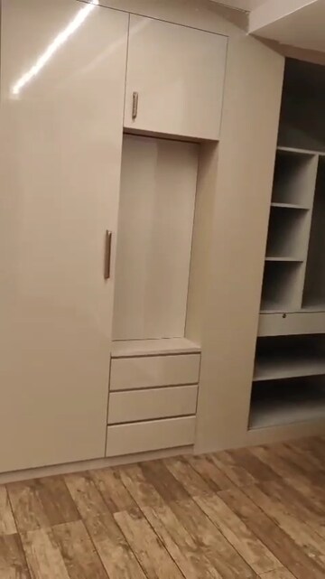 Room in 3 BHK Apartment at Omaxe Royal Residency Faridabad, Sector 79 – for Rent