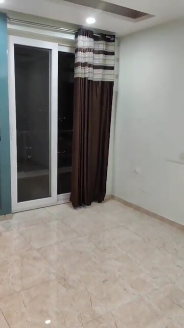 Room in 3 BHK Apartment at Omaxe Royal Residency Faridabad, Sector 79 – for Rent