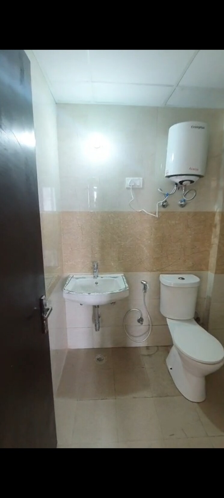 Bathroom, amrapali-riverview 2 Bedroom 845 Sq.Ft. Apartment In Amrapali Leisure Valley Greater Noida 9060345