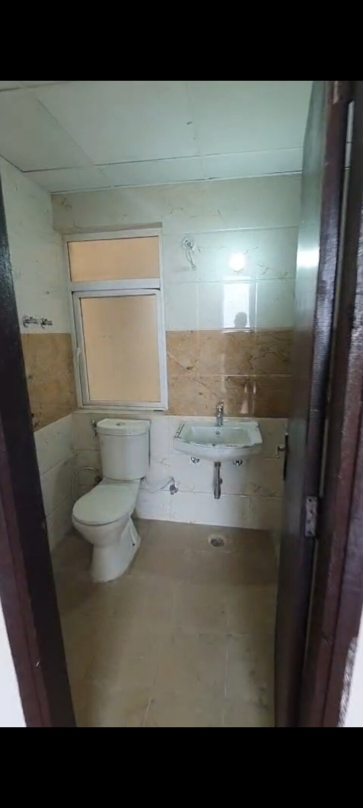 Attached Bathroom, amrapali-riverview 2 Bedroom 845 Sq.Ft. Apartment In Amrapali Leisure Valley Greater Noida 9060345