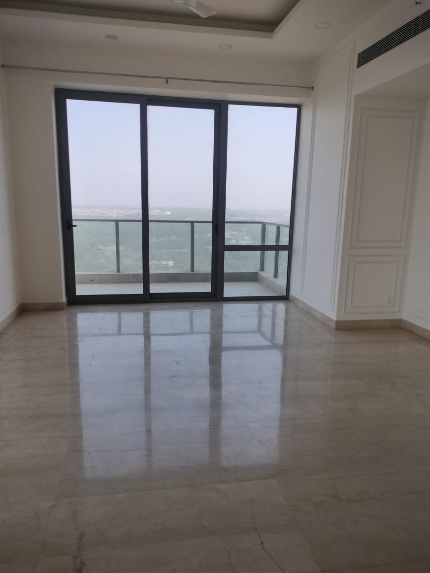 4 BHK + Servant Room 6000 Sq.Ft. Apartment in Paras Quartier