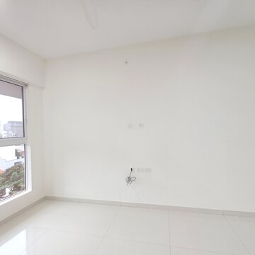 Room in 2 BHK Apartment at Wadhwa Pristine, Matunga West – for Rent