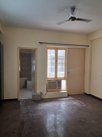 Room in 4 BHK Apartment at Omaxe The Olive Heights, Sector 56 – for Rent