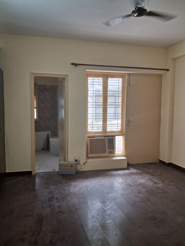 Room in 4 BHK Apartment at Omaxe The Olive Heights, Sector 56 – for Rent