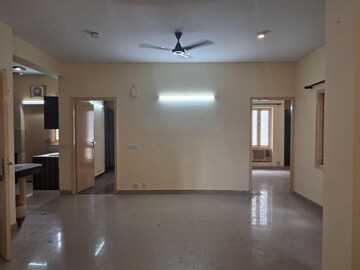 Room in 4 BHK Apartment at Omaxe The Olive Heights, Sector 56 – for Rent