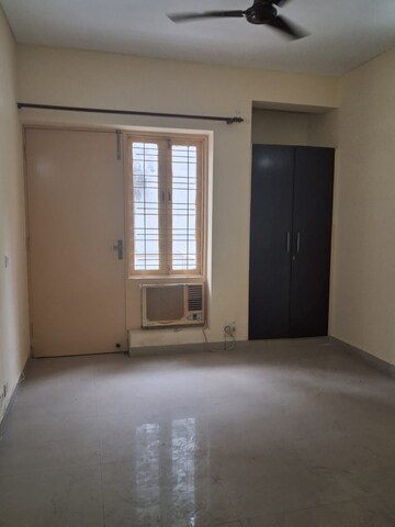 Room in 4 BHK Apartment at Omaxe The Olive Heights, Sector 56 – for Rent