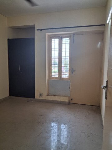 Room in 4 BHK Apartment at Omaxe The Olive Heights, Sector 56 – for Rent