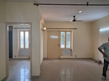 Room in 4 BHK Apartment at Omaxe The Olive Heights, Sector 56 – for Rent