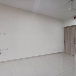 Room in 2 BHK Apartment at Wadhwa Pristine, Matunga West – for Sale