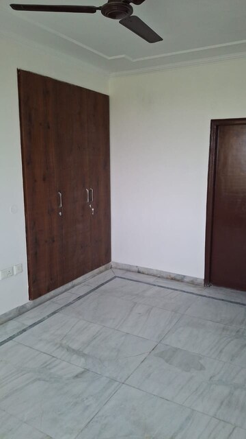 Room in 3.5 BHK Apartment at Park View Apartments Gurgaon, Sector 56 – for Rent
