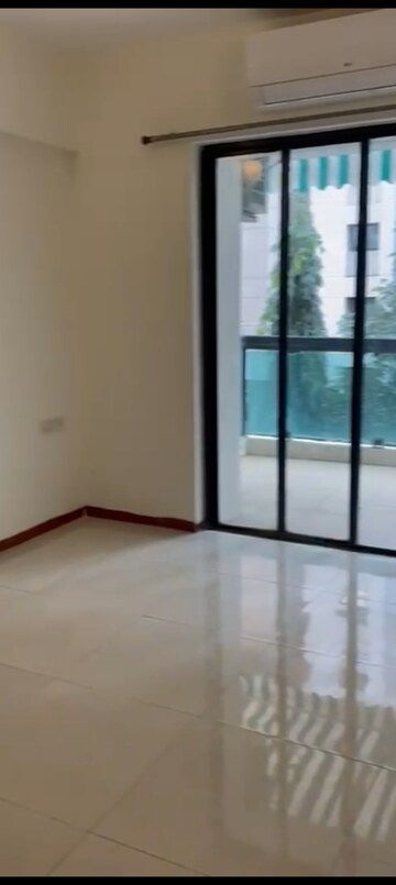 Room in 2 BHK Apartment at Konark Splendour, Kalyani Nagar – for Rent