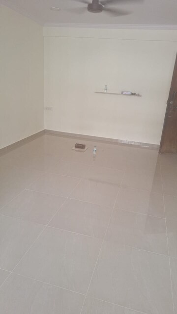 Room in 1 BHK Apartment at Aplite Sapphire, Tardeo – for Sale