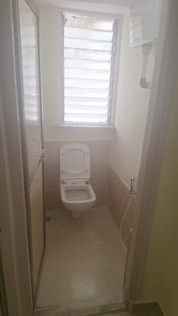 Bathroom in 1 BHK Apartment at Aplite Sapphire, Tardeo – for Sale