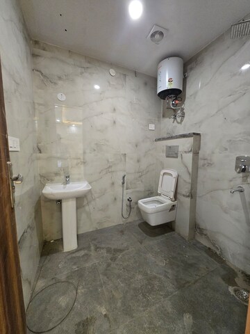 Bathroom in 3 BHK Builder Floor at Palm Residency Chhatarpur, Chattarpur – for Rent