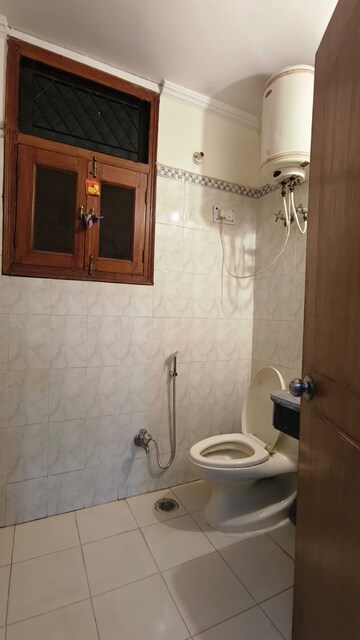 Bathroom in 3.5 BHK Apartment at Park Royal Apartment, Sector 56 – for Rent