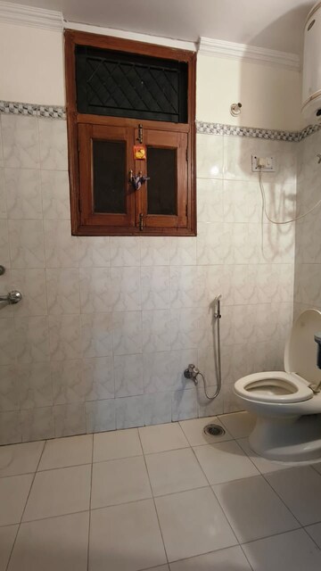 Bathroom in 3.5 BHK Apartment at Park Royal Apartment, Sector 56 – for Rent
