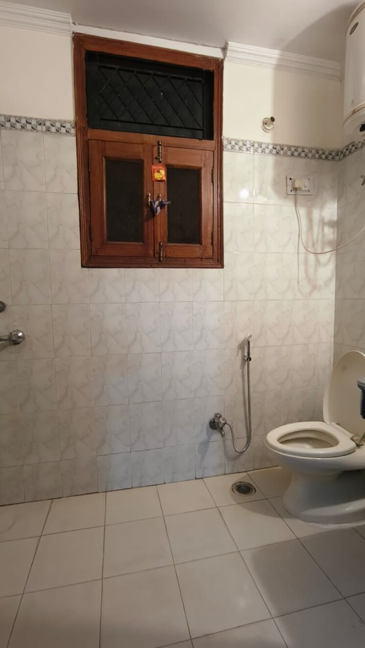 Bathroom, park-royal-apartment 3.5 Bedroom 2425 Sq.Ft. Apartment In Sector 56 Gurgaon 9060549