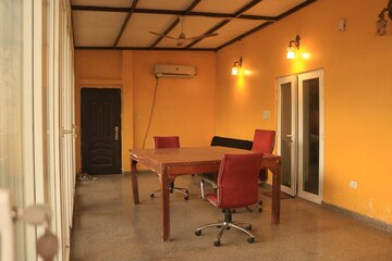 Team Area in 2 BHK Apartment at Gaur City 2 - 10th Avenue, Sector 16c Greater Noida – for Rent